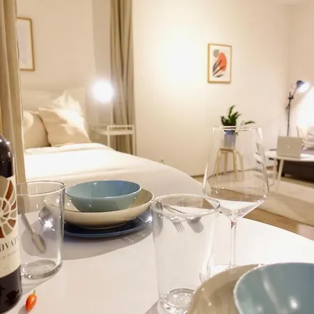 Modernes Studio-apartment Mit Privatem Stellplatz Fuer Bis Zu 4 Personen Nur Wenige Minuten Zur Mosel & Stadt Coblença