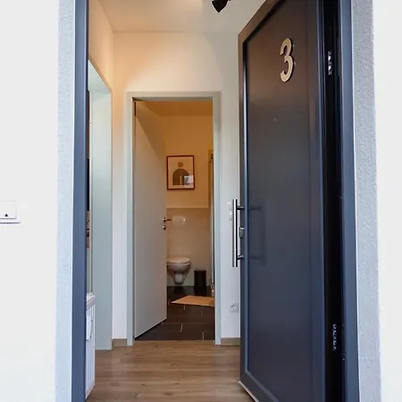 Modernes Studio-apartment Mit Privatem Stellplatz Fuer Bis Zu 4 Personen Nur Wenige Minuten Zur Mosel & Stadt Apartamento