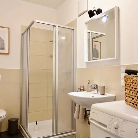 Modernes Studio-apartment Mit Privatem Stellplatz Fuer Bis Zu 4 Personen Nur Wenige Minuten Zur Mosel & Stadt *