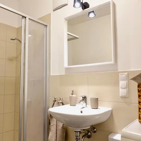 Modernes Studio-apartment Mit Privatem Stellplatz Fuer Bis Zu 4 Personen Nur Wenige Minuten Zur Mosel & Stadt * Koblenz (Rhineland-Palatinate)