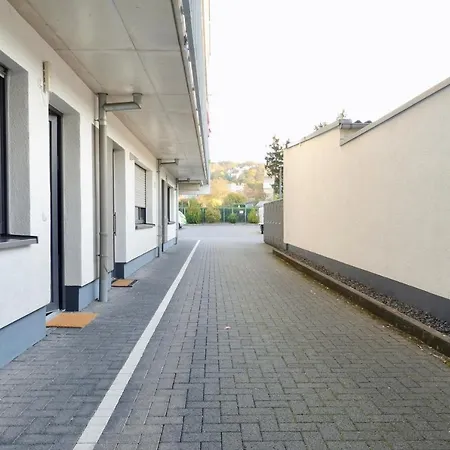 Modernes Studio-apartment Mit Privatem Stellplatz Fuer Bis Zu 4 Personen Nur Wenige Minuten Zur Mosel & Stadt *