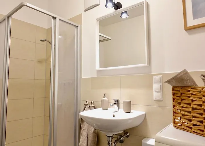 Modernes Studio-apartment Mit Privatem Stellplatz Fuer Bis Zu 4 Personen Nur Wenige Minuten Zur Mosel & Stadt * 코블렌츠